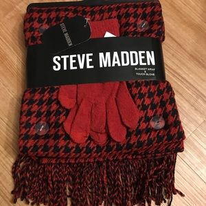 NWT Steve Madden Blanket Wrap and gloves. Red/Blk